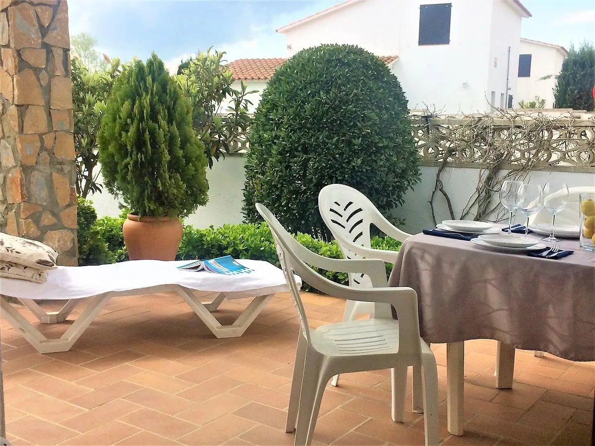 Holiday home Villa Montserrat 1, Terrace & Pool Sant Marti d'Empuries